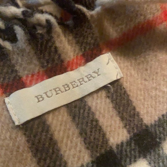 Burberry fringes cashmere scarf EUC. Size 42in long 7in wide pristine condition - Picture 10 of 10